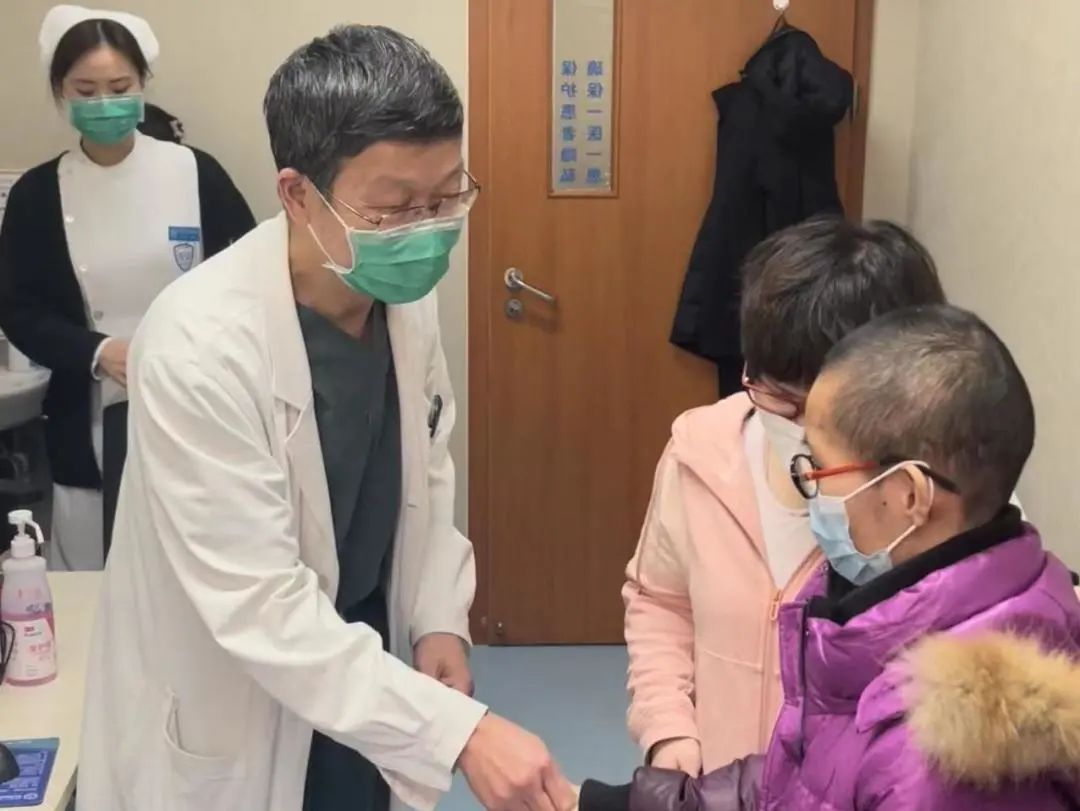 “挺起脊梁，她还是爸爸妈妈的眼睛